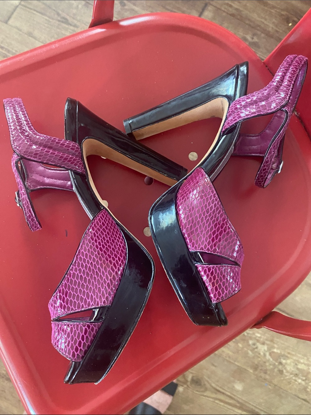 White House black market  Fuchsia Platform Sandals  pre owned good shape !